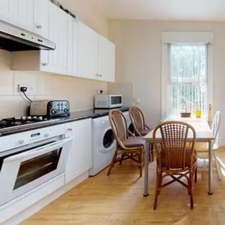 Rent this 9 bed townhouse on Chapel Lane in Leeds, LS6 3BW