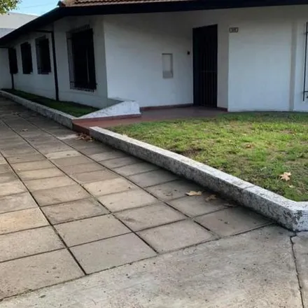 Rent this 3 bed house on Simón Bolívar 641 in Partido de Lomas de Zamora, B1834 GMJ Lomas de Zamora