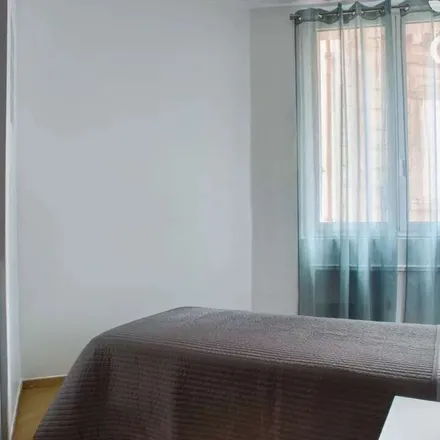 Rent this 3 bed apartment on 11 Avenue Guillemin in 92600 Asnières-sur-Seine, France