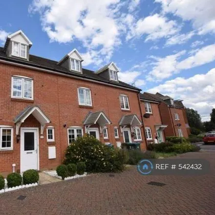 Rent this 3 bed townhouse on Eggleton Close in Aylesbury, HP21 9AS