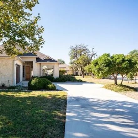 Image 2 - 2844 Rock Barn Drive, Kerrville, TX 78028, USA - House for sale