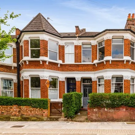 Rent this 5 bed townhouse on 112 Falkland Road in London, N8 0RD