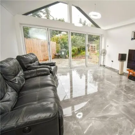 Image 3 - Wirral Way, Parkgate, CH64 6SZ, United Kingdom - House for sale