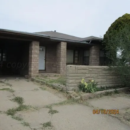 Rent this 3 bed house on 726 Lee Street in Borger, TX 79007