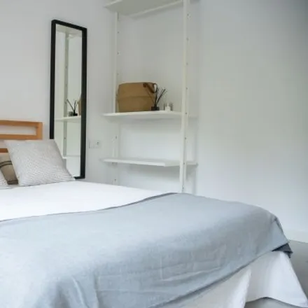 Rent this 3 bed room on Carrer de Còrsega in 443-451, 08037 Barcelona