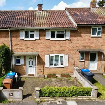 Buy this 3 bed townhouse on St Gregory's Catholic Primary School in Grange Road, Northampton
