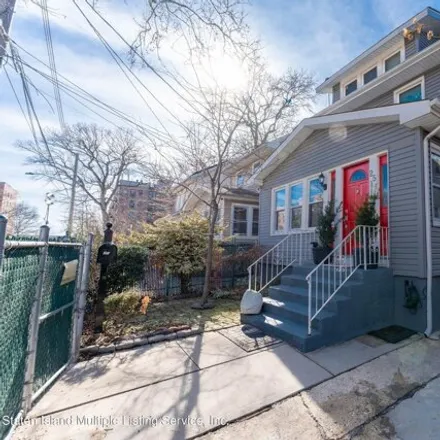 Buy this 4 bed house on 25 Bowen Street in New York, NY 10304