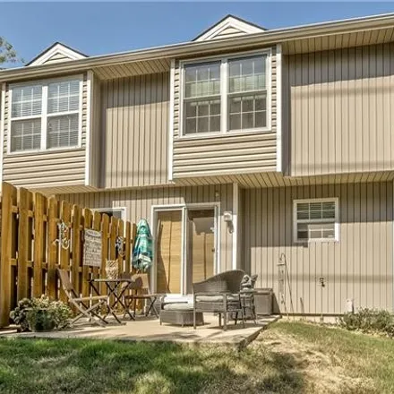 Image 2 - 3500 Austin Drive, Lee's Summit, MO 64064, USA - Townhouse for sale