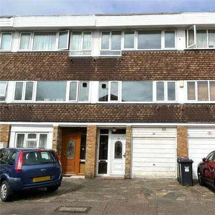 Image 1 - Stanhope Gardens, London, NW7 2JD, United Kingdom - Townhouse for sale