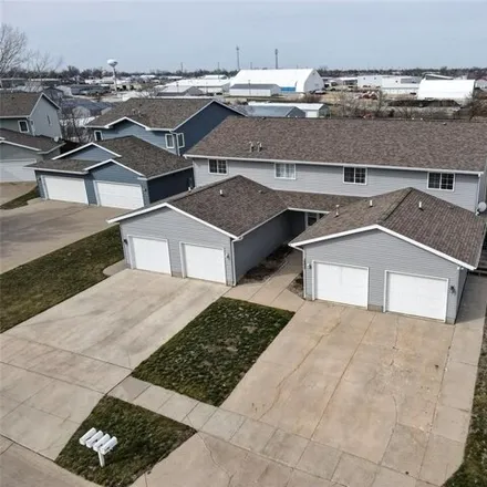 Buy this 2 bed townhouse on 3796 Deer Valley Drive in Marion, IA 52302