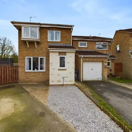 Buy this 3 bed house on Heather Close in Selby, YO8 9XP