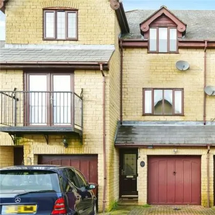 Buy this 4 bed townhouse on Victoria Court in Bicester, OX26 6GD
