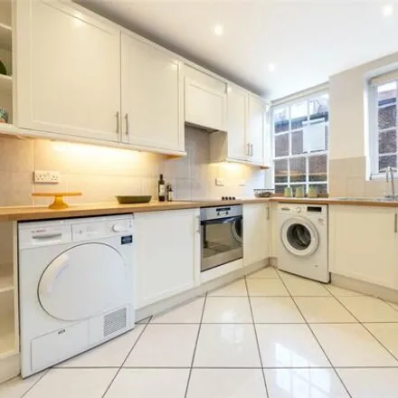 Image 2 - 4 Elm Tree Close, London, NW8 9JR, United Kingdom - Room for rent