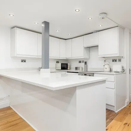 Image 3 - Roger's Kitchen, 71 Camden Road, London, NW1 9EE, United Kingdom - Apartment for rent