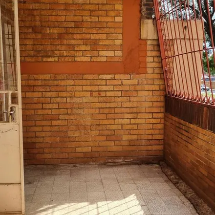 Image 5 - Hopkins Street, Yeoville, Johannesburg, 2001, South Africa - Apartment for rent
