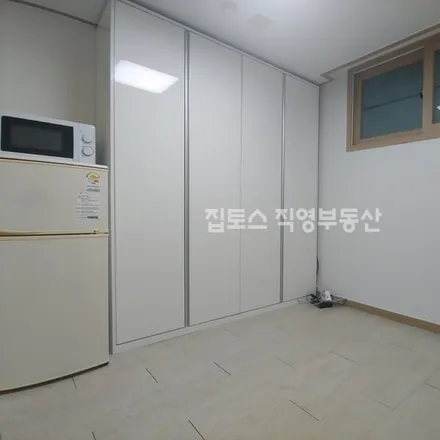 Rent this studio apartment on 서울특별시 동작구 사당동 419-78