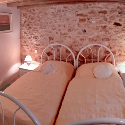 Rent this 2 bed house on Castels et Bézenac in Dordogne, France