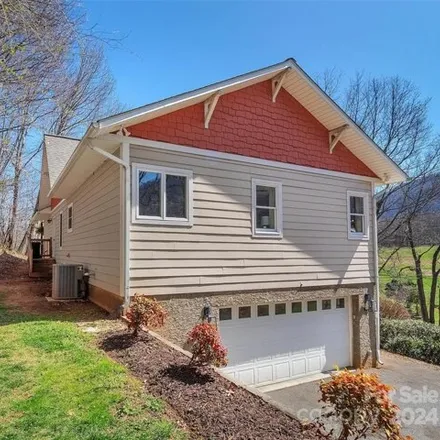 Image 7 - 2281 Crymes Cove Road, Waynesville, NC 28786, USA - House for sale