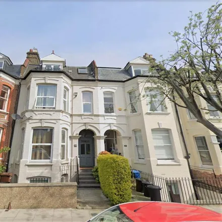 Rent this 3 bed apartment on Clissold Crescent in London, N16 9BE