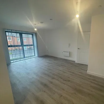 Image 3 - Queen's Hall Chambers, 121-125 London Road, Derby, DE1 2QQ, United Kingdom - Apartment for rent