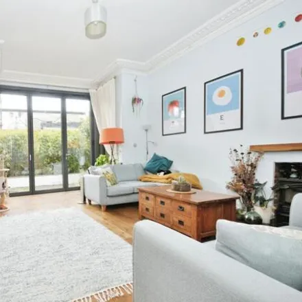 Image 2 - Hopton Road, London, SW16 2EH, United Kingdom - Apartment for sale