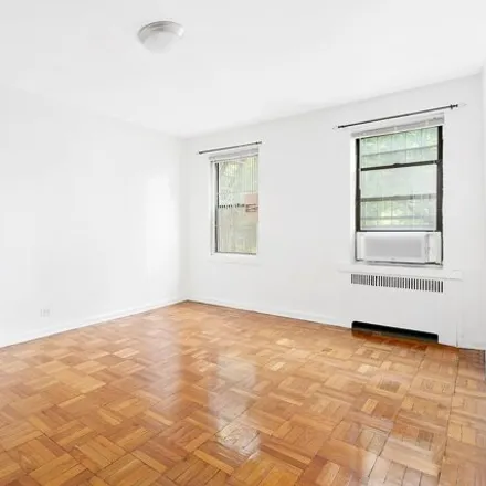 Image 4 - 159-34 Riverside Dr W Unit 2f, New York, 10032 - House for rent