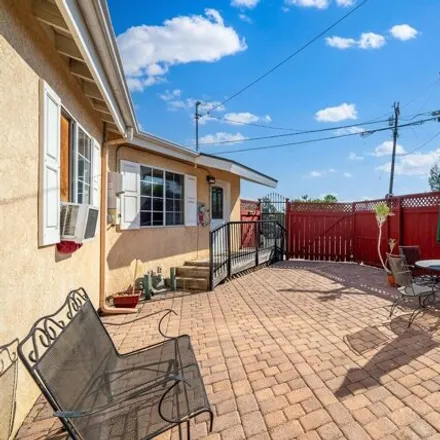 Image 2 - 4735 Kenmore Ter, San Diego, California, 92116 - House for sale