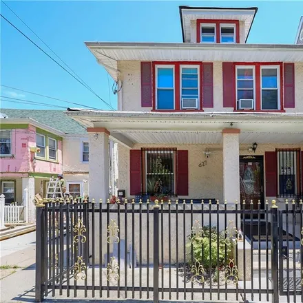 Buy this 4 bed house on 627 Van Duzer Street in New York, NY 10304