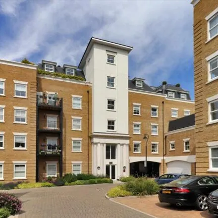 Buy this 2 bed apartment on Sovereign Place in Royal Tunbridge Wells, TN4 8FL