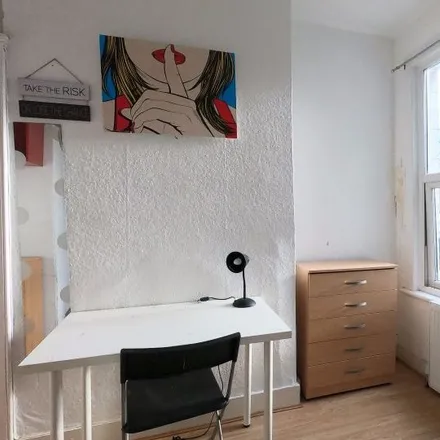 Image 5 - La Rose Lane, West Green Road, London, N15 3PB, United Kingdom - Room for rent