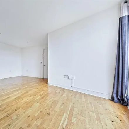 Image 6 - Colnmore Court / Greenan Court, Meath Crescent, London, E2 0QG, United Kingdom - Apartment for sale