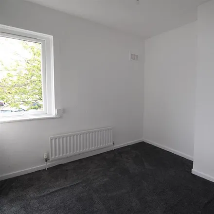 Image 9 - Crossdale Avenue, Bradford, BD6 2AS, United Kingdom - Townhouse for rent