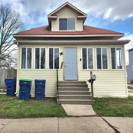 Rent this 3 bed house on 555 South Dewitt Street in Bay City, MI 48706