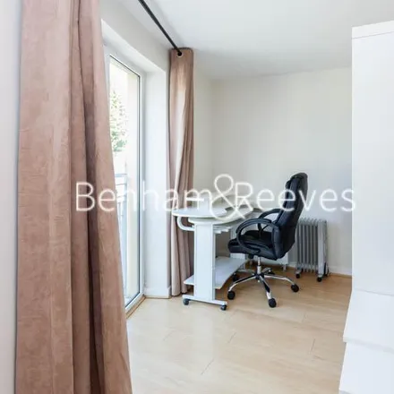 Image 5 - Kelly Court, 2 Garford Street, Canary Wharf, London, E14 8JQ, United Kingdom - Apartment for rent