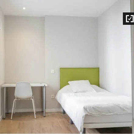Rent this 5 bed room on Madrid in Calle Carabanchel, 9