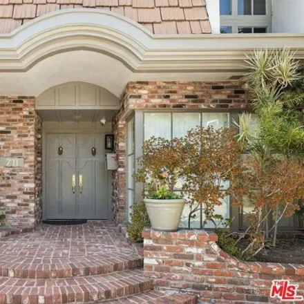 Image 1 - 711 North Sierra Drive, Beverly Hills, CA 90210, USA - House for rent