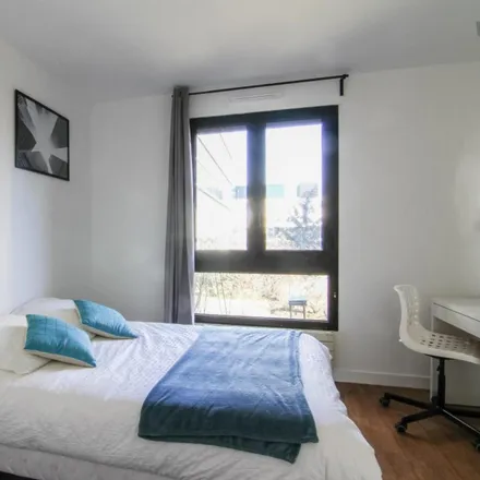 Image 1 - 7 Avenue de l'Alsace-Lorraine, 92500 Rueil-Malmaison, France - Room for rent