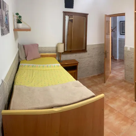 Rent this 3 bed room on Carrer del Doctor Buen in 46035 Burjassot, Spain