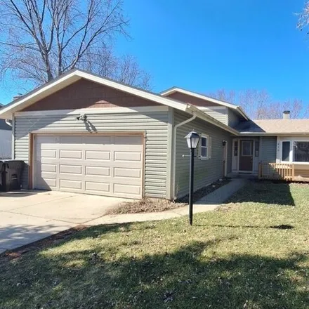 Image 1 - 419 Brookwood Terrace, McHenry, IL 60050, USA - House for sale