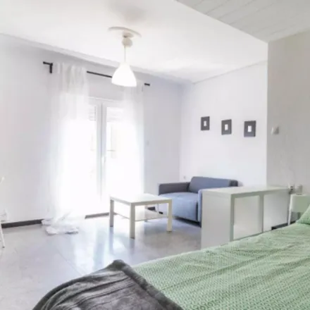 Rent this 6 bed room on Avinguda de Peris i Valero in 165, 46005 Valencia