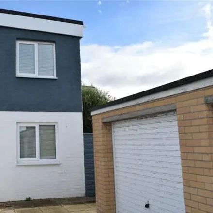 Buy this 2 bed duplex on Woodland Avenue in Porthcawl, CF36 5HY
