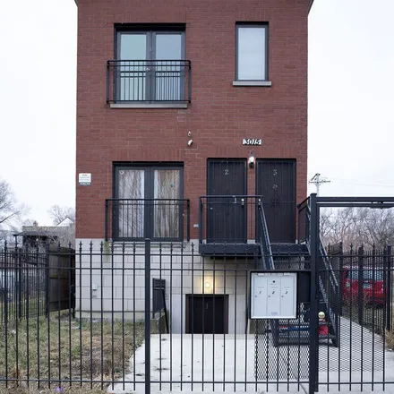 Rent this 3 bed apartment on Joseph Kellman Corporate Community Elementary School in West Arthington Street, Chicago