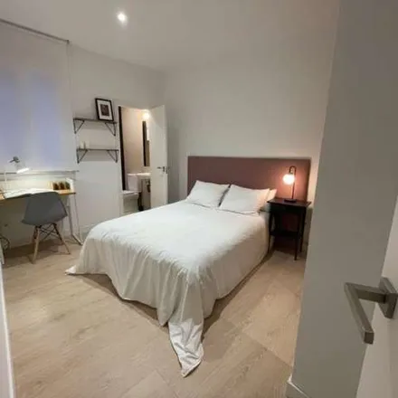 Rent this 18 bed apartment on Calle de Jerónima Llorente in 4B, 28039 Madrid