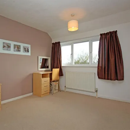 Image 7 - Elm Walk, Stevenage, SG2 9UZ, United Kingdom - House for rent