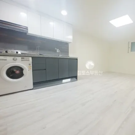 Rent this studio apartment on 서울특별시 강남구 논현동 149-31