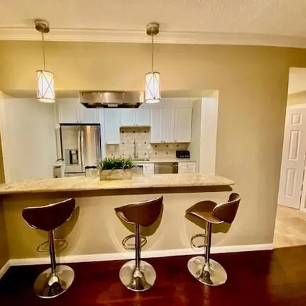 Image 4 - Woodway Place, 661 Bering Drive, Houston, TX 77057, USA - Condo for sale