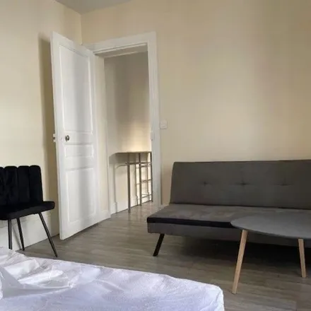 Rent this 2 bed apartment on 7 Avenue Jean Jaurès in 94250 Gentilly, France