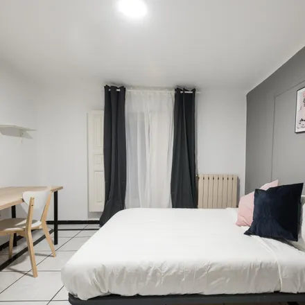Rent this 11 bed room on Madrid in Calle de la Colegiata, 13