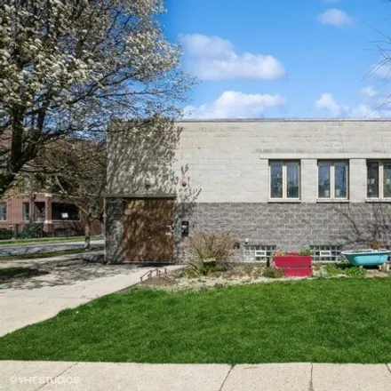 Buy this 11 bed house on 2156 West Wellington Avenue in Chicago, IL 60618