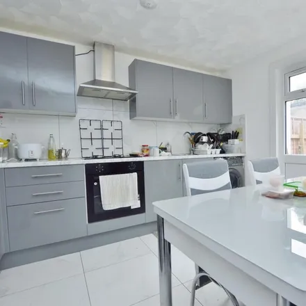 Image 2 - 26 Devenay Road, London, E15 4AY, United Kingdom - House for rent